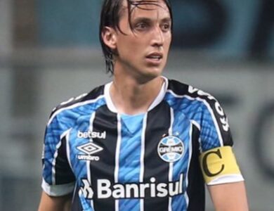Pedro Geromel com a camisa do Grêmio