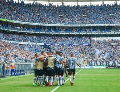 Grêmio comemorando gol no Gre-Nal 414