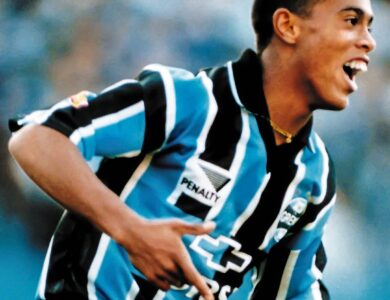 Ronaldinho Gaúcho com a camisa do Grêmio