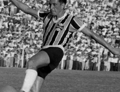 Gessy Lima com a camisa do Grêmio