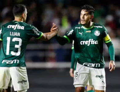 Gustavo Goméz e Luan em campo pelo Palmeiras