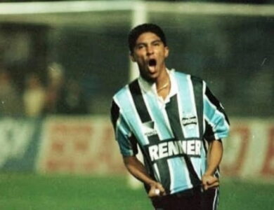 Mario Jardel com a camisa do Grêmio