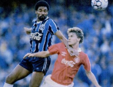 Luís Eduardo em jogo do Grêmio contra o Inter