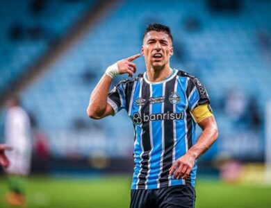Luis Suárez atuando pelo Grêmio