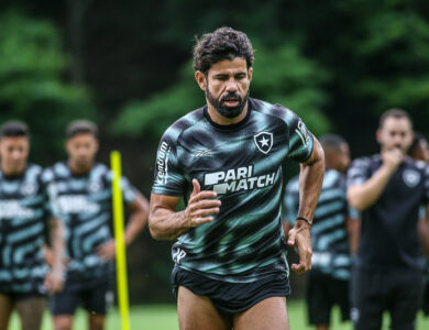 Diego Costa em treino pelo Botafogo