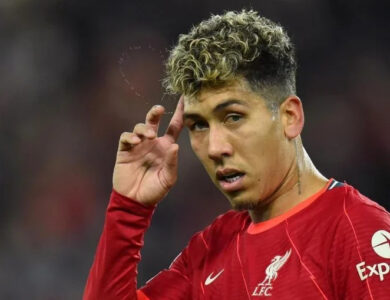 Roberto Firmino em campo pelo Liverpool, seu ex-clube