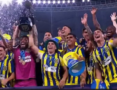 Jogadores do Rosario Central comemorando título