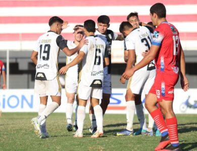 Jogadores do Tacuary, do Paraguai