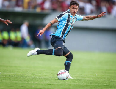 Carballo em campo pelo Grêmio