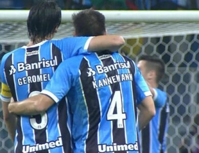 Geromel e Kannemann em campo pelo Grêmio