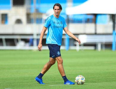 Geromel durante treino do Grêmio