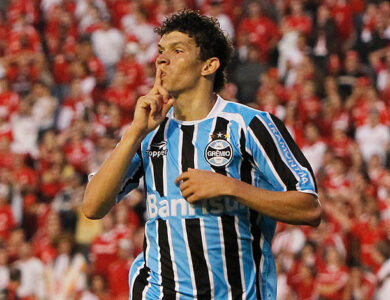 Júnior Viçosa em campo pelo Grêmio