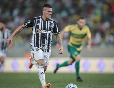 Pávon em jogo pelo Atlético
