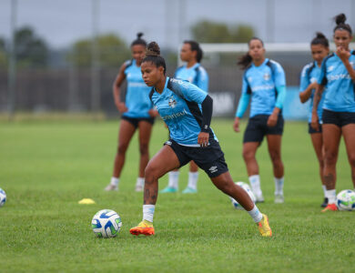 Gurias Gremistas durante treino