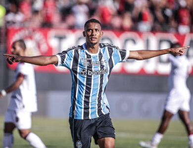 André Henrique comemorando gol do Grêmio contra o Brasil de Pelotas