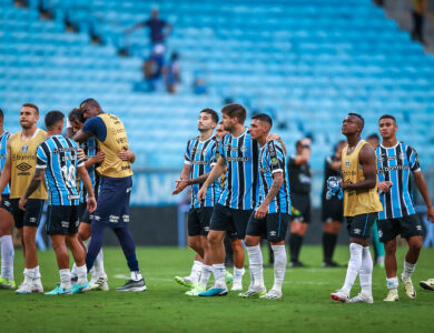 Elenco do Grêmio após vitória no Gauchão