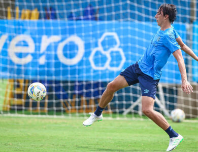 Geromel durante treino do Grêmio