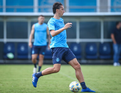 Geromel em treino do Grêmio