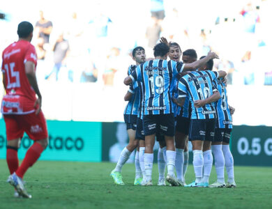 Jogadores do Grêmio em comemoração de gol
