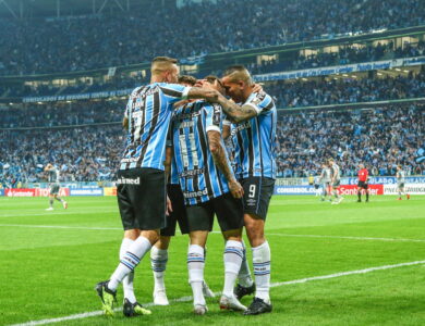 Grêmio comemora vitória sobre o Estudiantes na Libertadores
